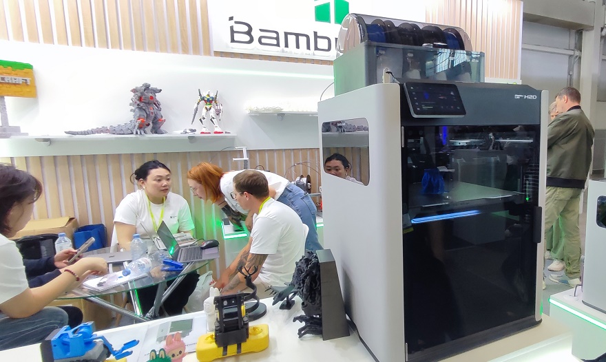 Фотообзор выставки 3D-TECH by Rosmould 2025: материалы для 3D-печати от REC и разные новинки аддитивной отрасли Фотообзор выставки 3D-TECH by Rosmould 2025: материалы для 3D-печати от REC и разные новинки аддитивной отрасли